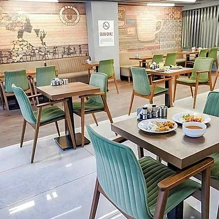 Hotel Konur 3*